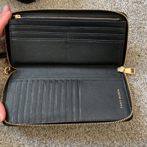 Tory Burch Bags Tory Burch Perry Zip Passport Continental Wallet Poshmark